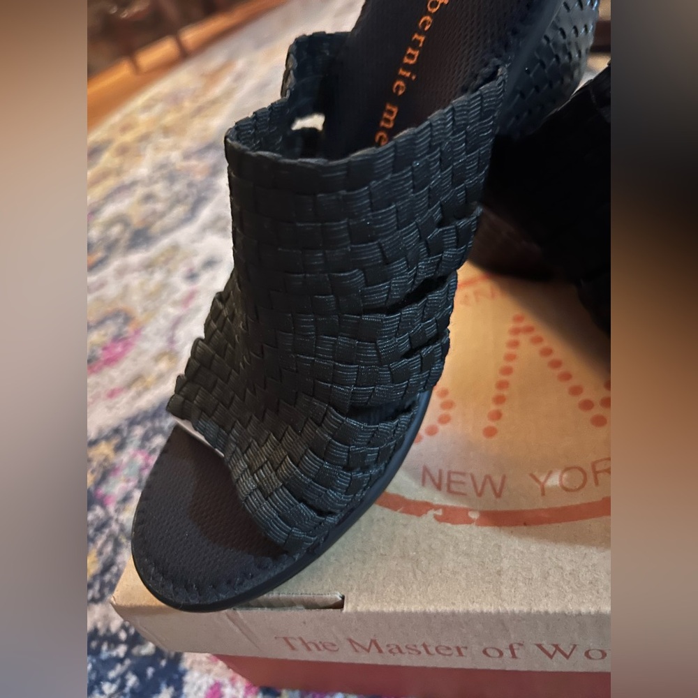 Bernie Mev Black Slip On Open Toe Wedge size 39 eu=8.5 us NWT - Picture 3 of 8